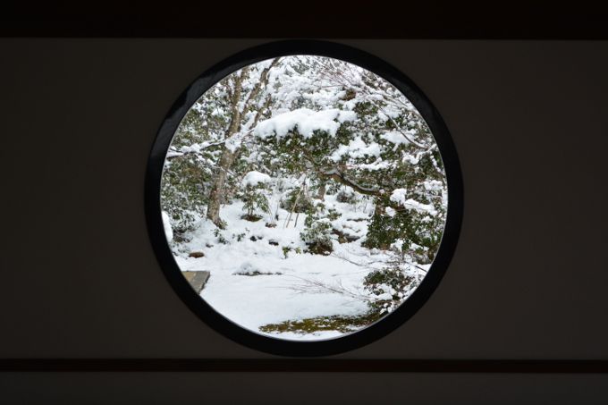 京都鷹峯「源光庵」悟りの窓・迷いの窓の雪景色は感動必至！