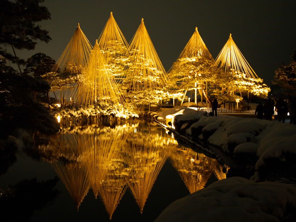 古都の夜に煌めく！金沢城・兼六園の冬のライトアップが幻想的