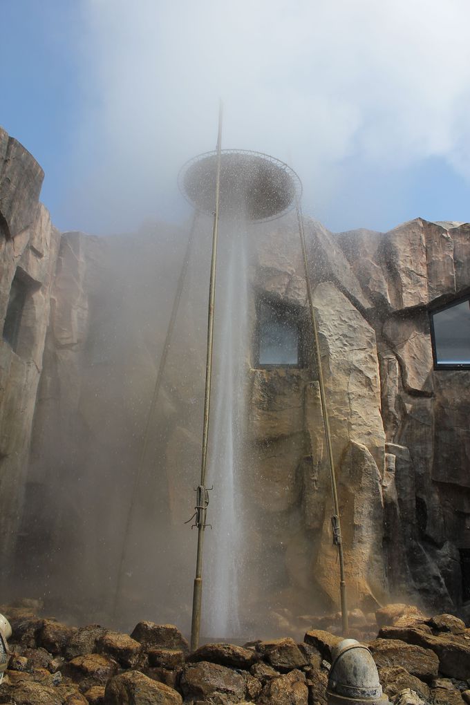 希少な天然温泉の噴水ショー！北海道「しかべ間歇泉公園」