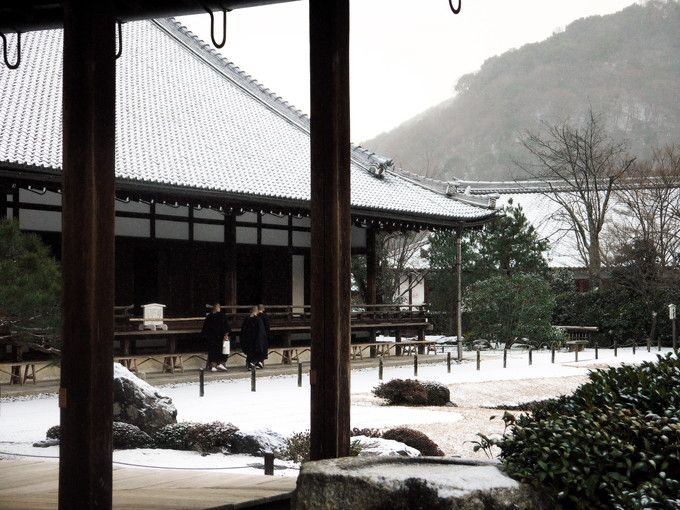 雪景色の京都嵐山「世界遺産天龍寺」が美しい！
