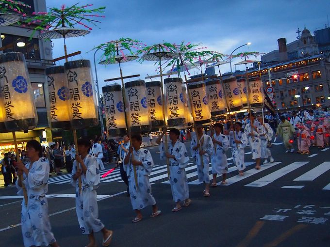 一夜に三つの行列！京都・祇園祭 お迎え提灯・道しらべの儀・神輿洗式