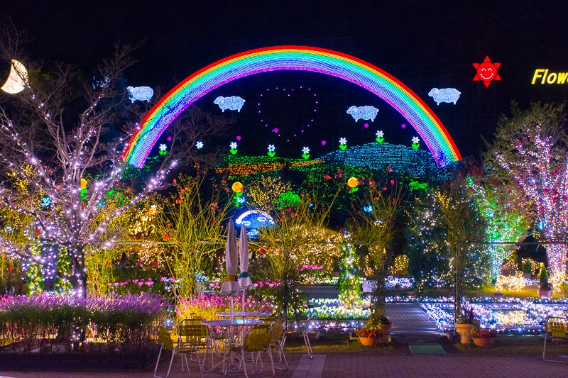 「あしかがフラワーパーク」のイルミネーション「光の花の庭」は全国第1位の輝き！
