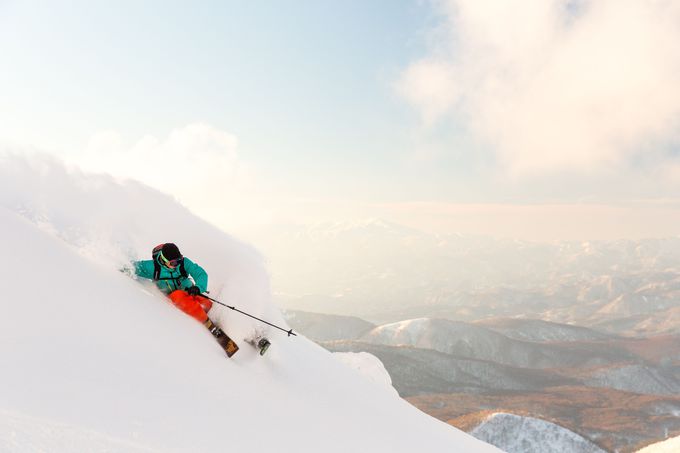 冬だ！スキーだ！星野リゾート　猫魔スキー場が人を「雪バカ」にする…！