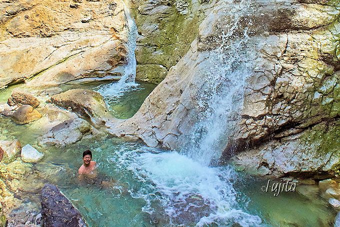 天然の滝壺が絶景露天風呂！湯沢市・川原毛大湯滝は夏季限定の無料温泉