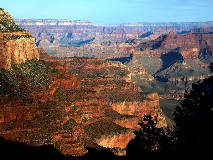 ２０億年をトレッキング！世界遺産・米国グランドキャニオンの谷間から眺める壮大な岩の芸術