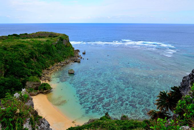 壮大な風景に息をのむ！沖縄の神が集まるパワースポット「果報バンタ」