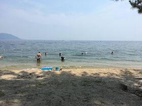 京都から電車で30分！琵琶湖のビーチ「近江舞子水泳場」