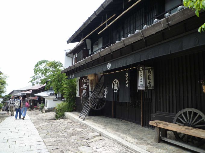 江戸の雰囲気漂う石畳の街道　中山道４３番目の宿場町「馬籠宿」を歩く
