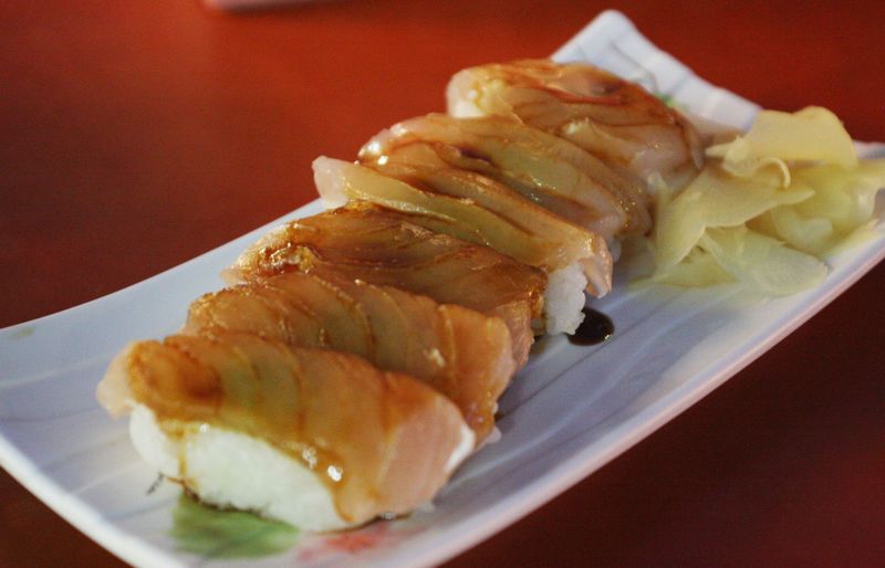 台湾の生魚握寿司と茶壺湯が衝撃的な味わい！高雄「30年老店」