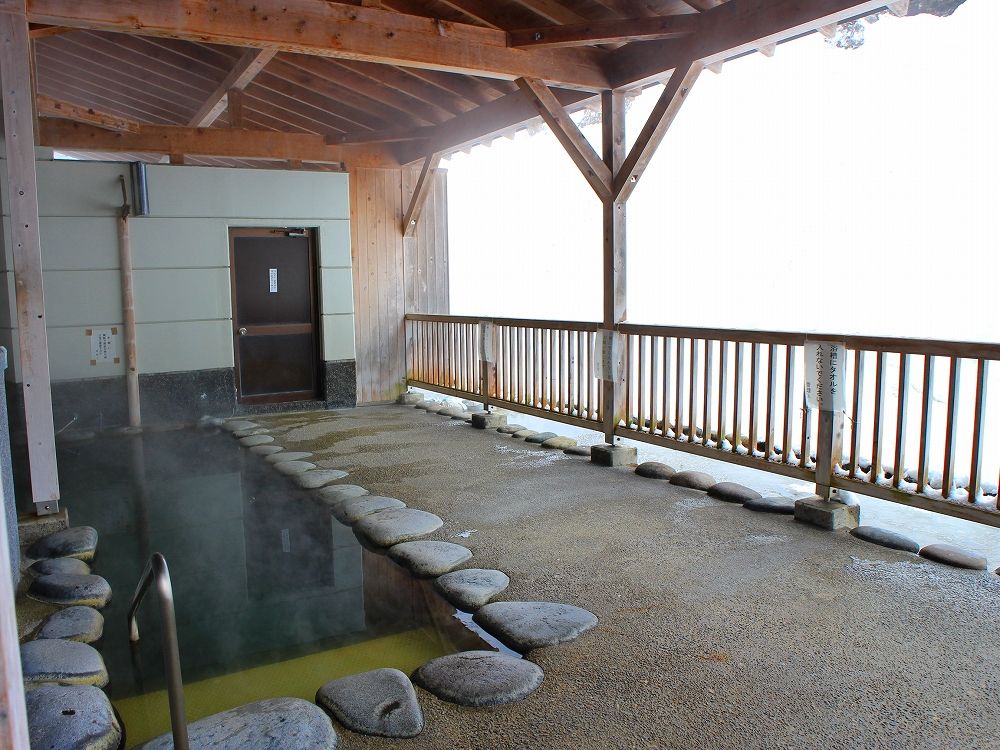 新潟「松之山温泉 鷹の湯」は気軽に立ち寄りたい共同浴場