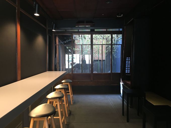 京都「聞香処」で感動体験！鳩居堂が発信する新しい香と茶の世界