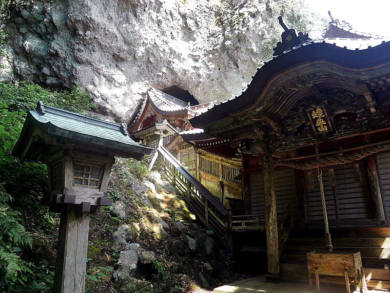 島根県・西ノ島　火の玉伝説の残る隠岐最古の「焼火神社」