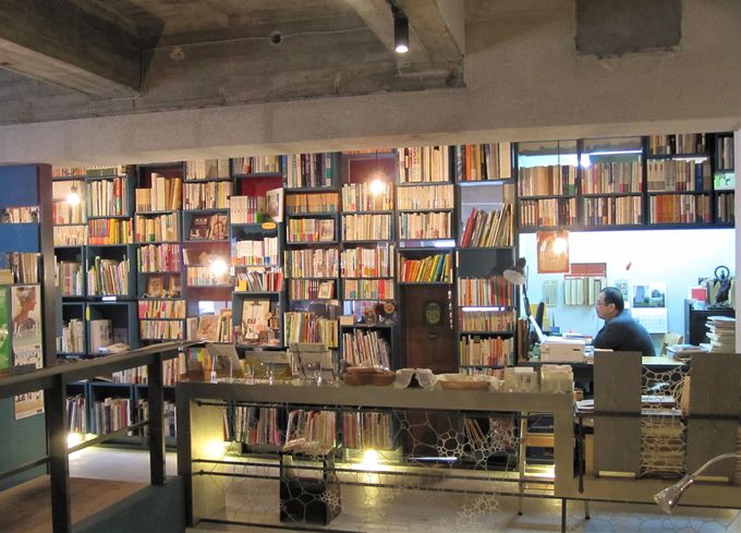 鹿児島のツウな穴場。不思議な回廊の古書店「古書リゼット」
